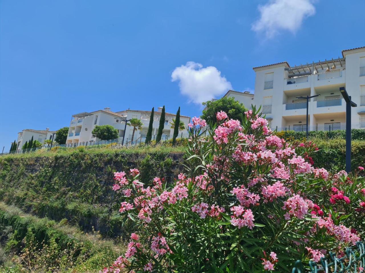 Seaside Serenity - Stylish Apartment With Spectacular Views Manilva Exterior foto